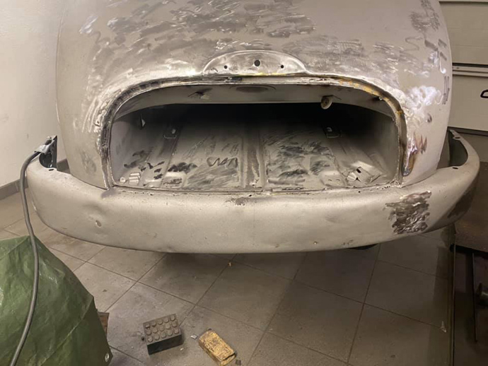 Una riparazione difficile: il contorno bauletto posteriore